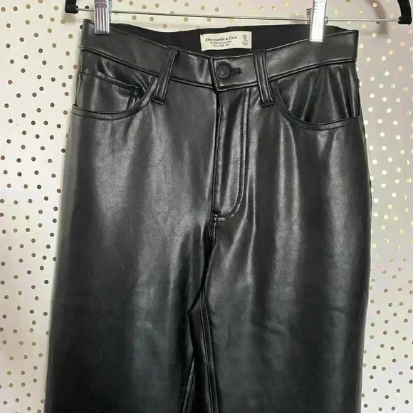 Abercrombie & Fitch The 90s Relaxed Jean Ultra High Rise - Picture 3 of 8